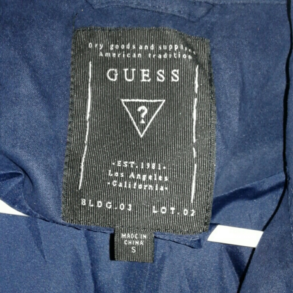 GUESS - Picture 3 of 4